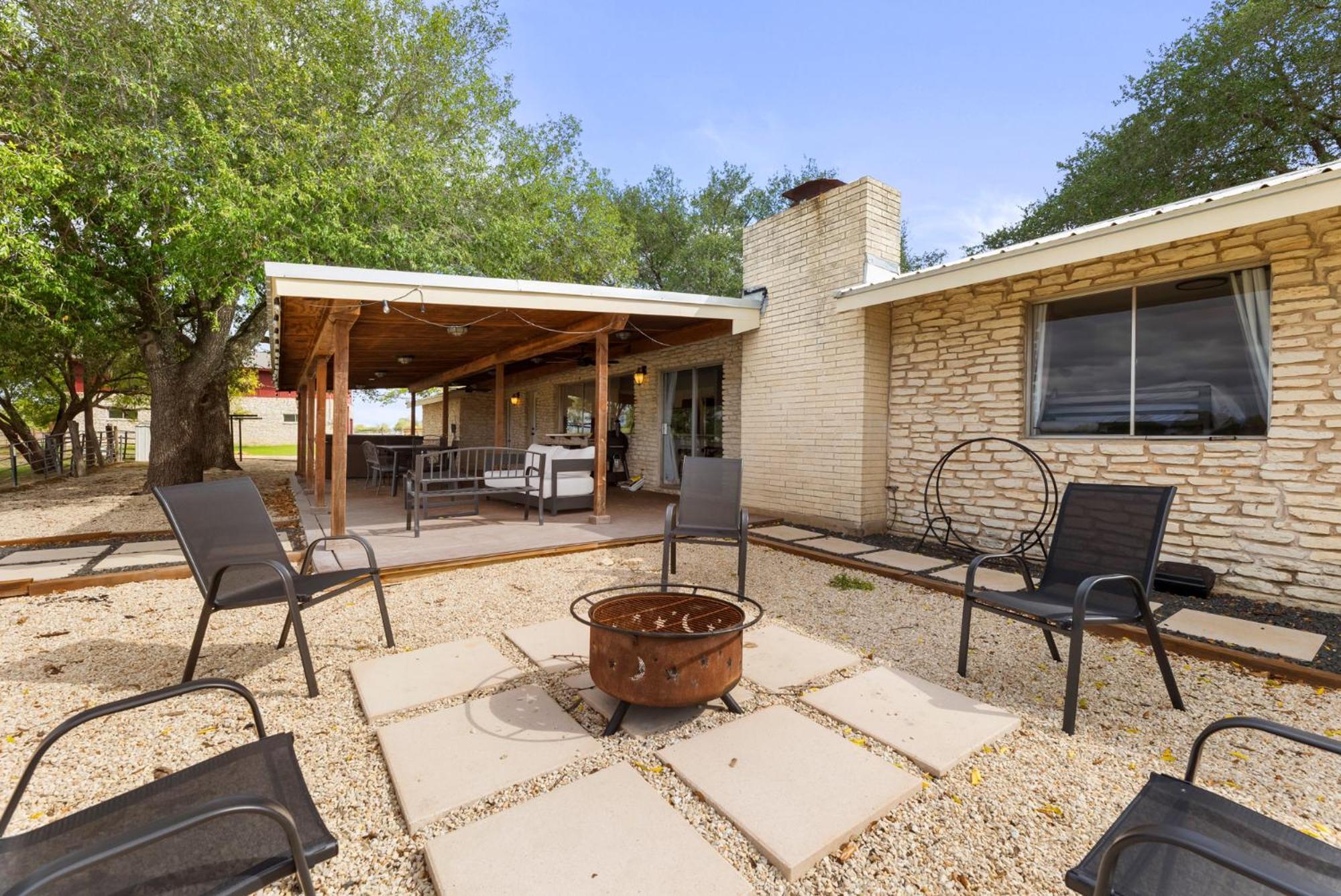 Villa Farm Retreat With Jacuzzi, Fire Pit, Mini Goats, Mini Ponies And Mini Cows San Marcos Habitación foto